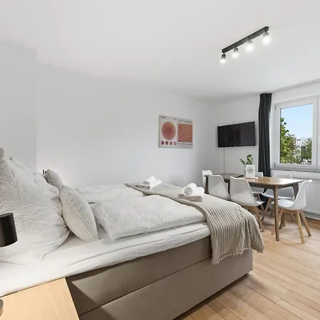 Apartmán Ludwigscozyescape - Helles Design-apartment Am Residenzschloss, 6 Gaeste, Smarttv In Jedem Zimmer, Highspeed Wlan, Workspace, 24h Self Check-in, Parkplatz 2 Min Ludwigsburg