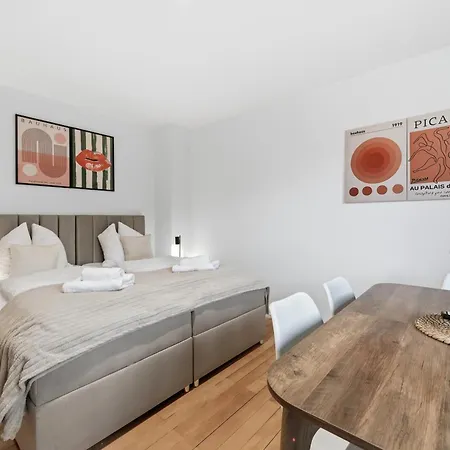 Ludwigscozyescape - Helles Design-apartment Am Residenzschloss, 6 Gaeste, Smarttv In Jedem Zimmer, Highspeed Wlan, Workspace, 24h Self Check-in, Parkplatz 2 Min Ludwigsburg